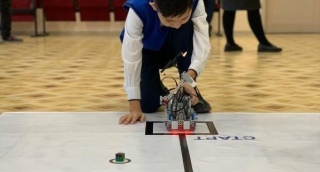 A teacher of computer science and robotics at a school in Maikuduk came up with a kyz-kuu for robots